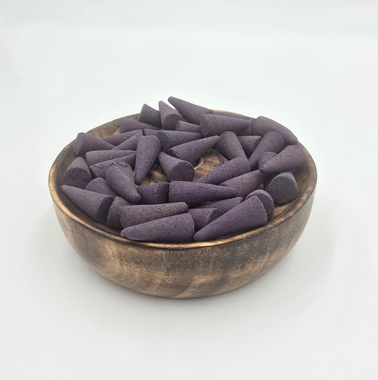 50 x Räucherkegel mit blumigen Lavendel Geruch aromatisch Räucherkerze lila