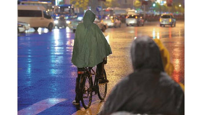 Regenponcho Grün mit Kapuze – Langlebiger & Wiederverwendbarer Outdoor Poncho aus PVC