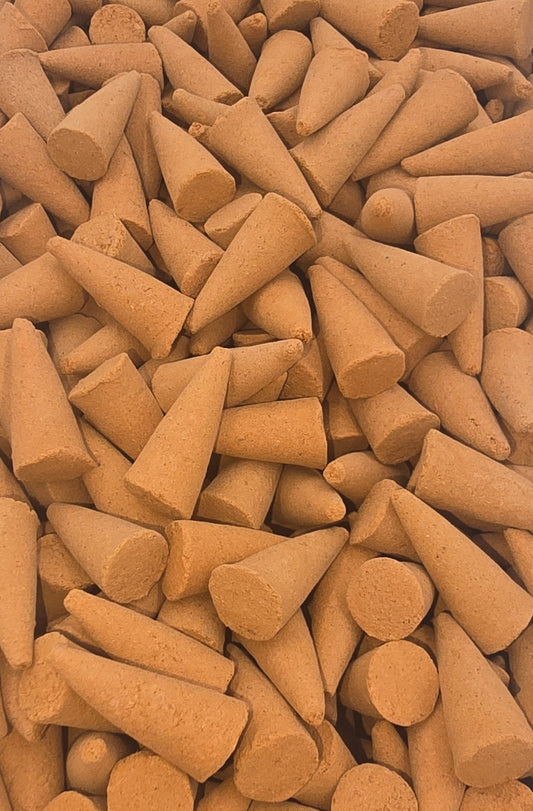 50 x Räucherkegel mit Pfirsich Mango Geruch aromatisch Räucherkerze orange