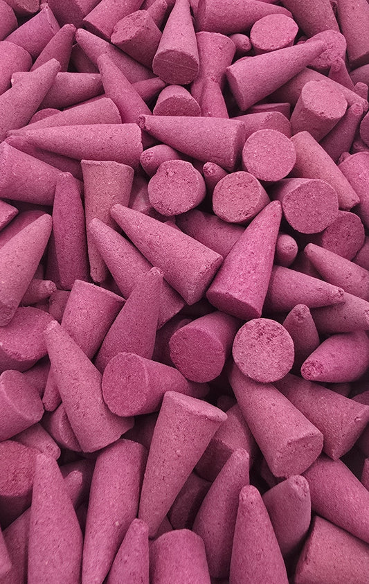 50 x Räucherkegel mit fruchtige Erdbeere Geruch aromatisch Räucherkerze rot
