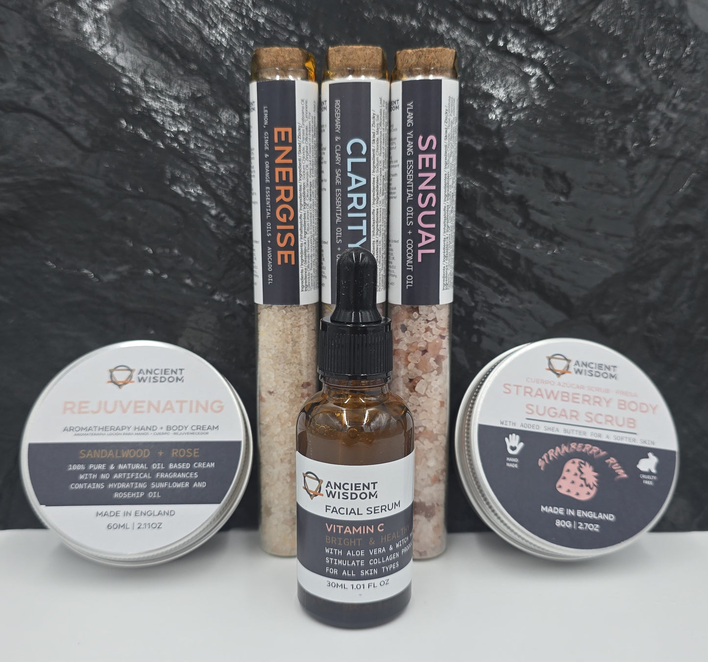 Wellness Geschenk-Set "Serenity Essential" Peeling Creme Badesalz Vitamin-Serum