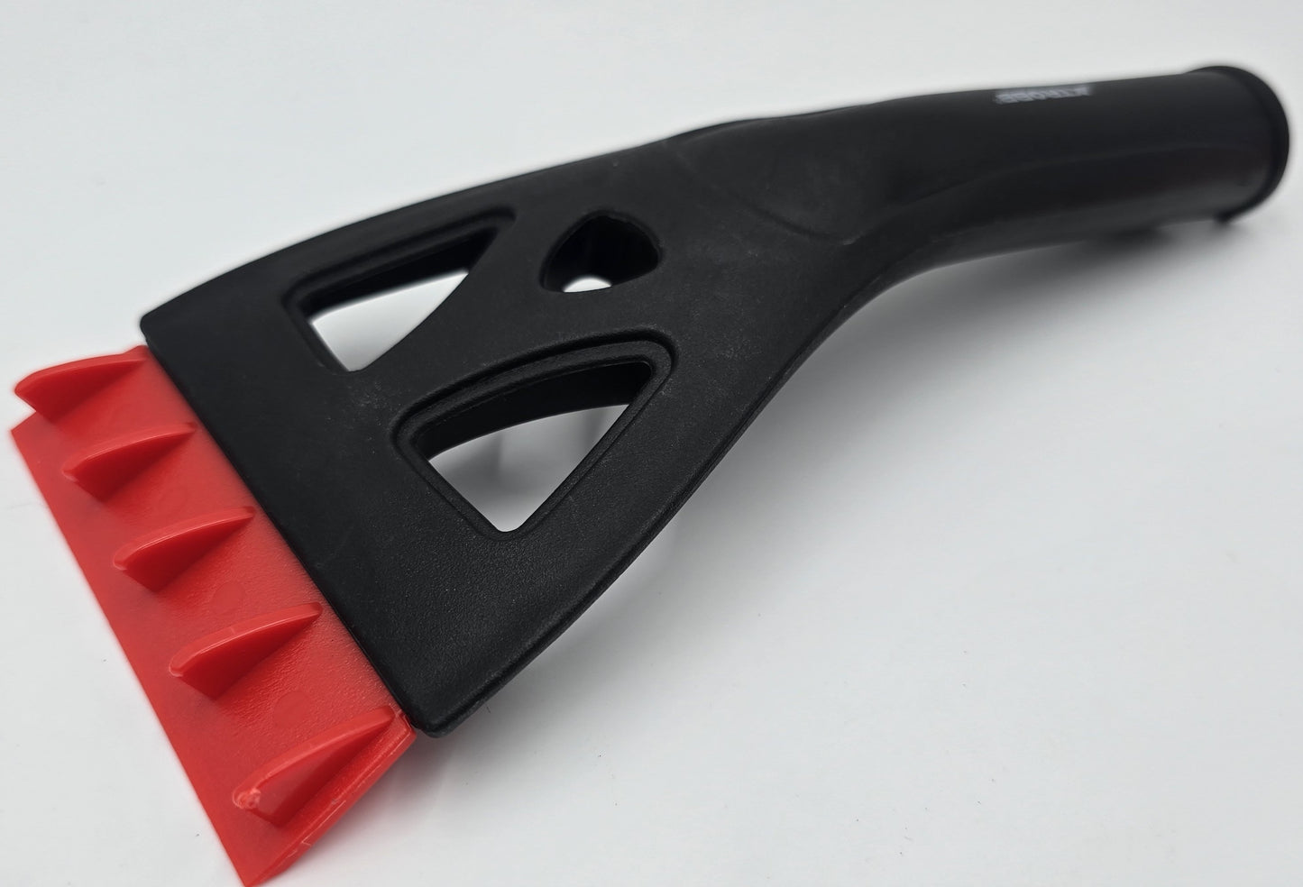 2-in-1 Eiskratzer mit Teleskopstiel – Schneebesen & Schaber, lackschonend 12x80cm