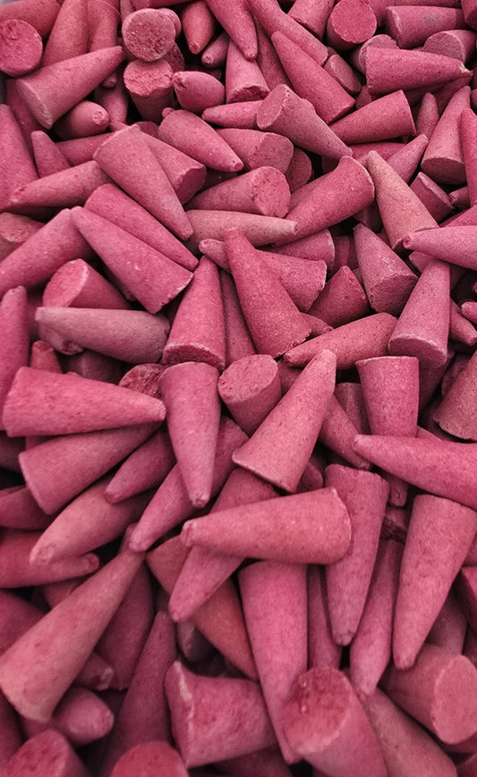 50 x Räucherkegel mit Apfel-Zimt Geruch aromatisch Räucherkerze rot X-Mas