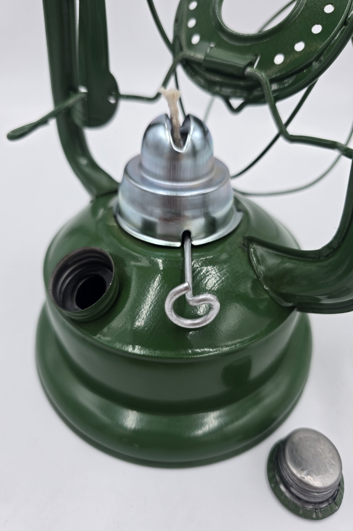 Klassische Sturmlaterne aus Metall & Glas Petroliumlaterne für Garten & Camping