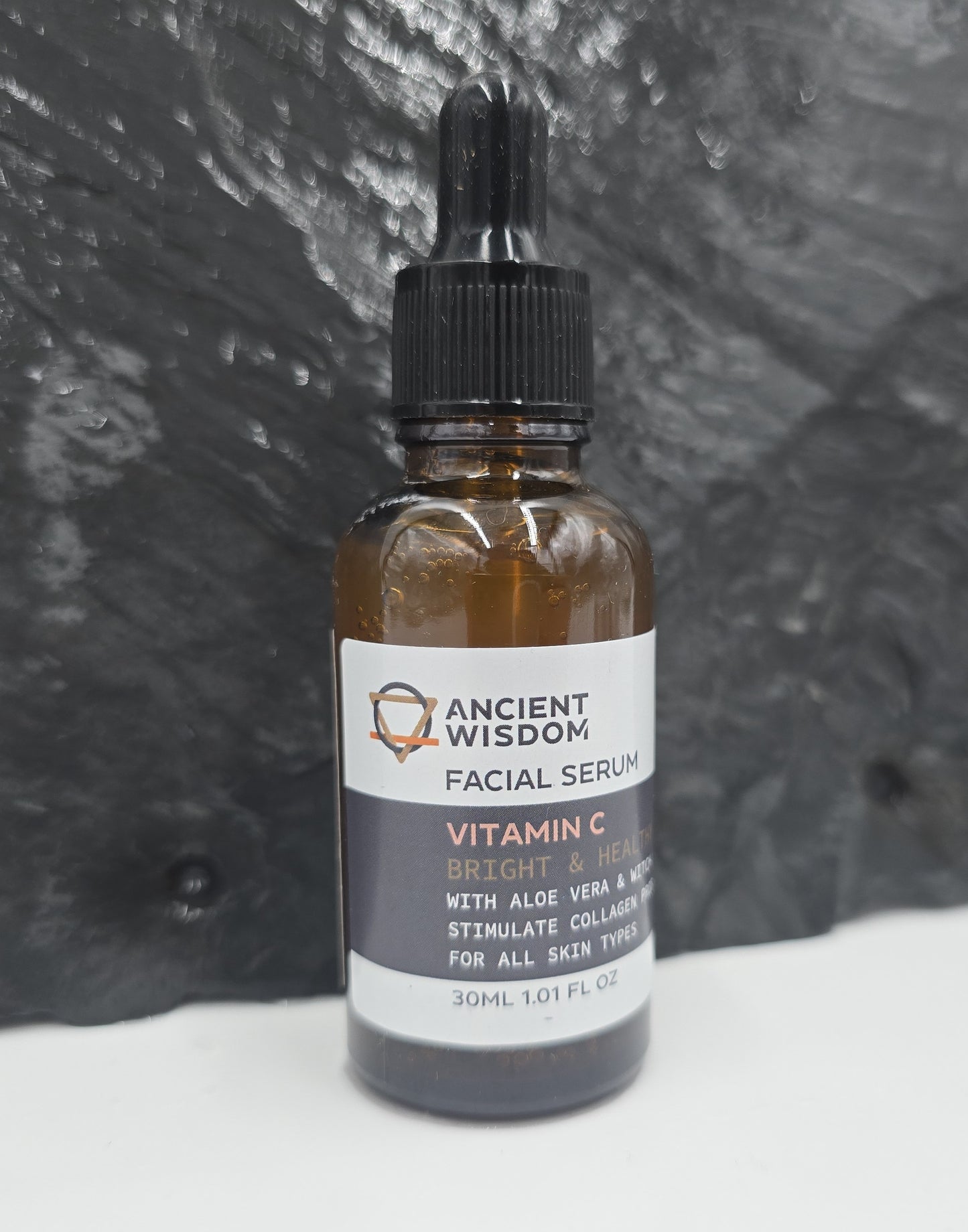 Wellness Geschenk-Set "Serenity Essential" Peeling Creme Badesalz Vitamin-Serum