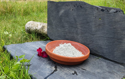 Urgesteinsmehl aus Franken Diabas Mineraldünger Bodenaktivator Staubbad 10 kg Eimer