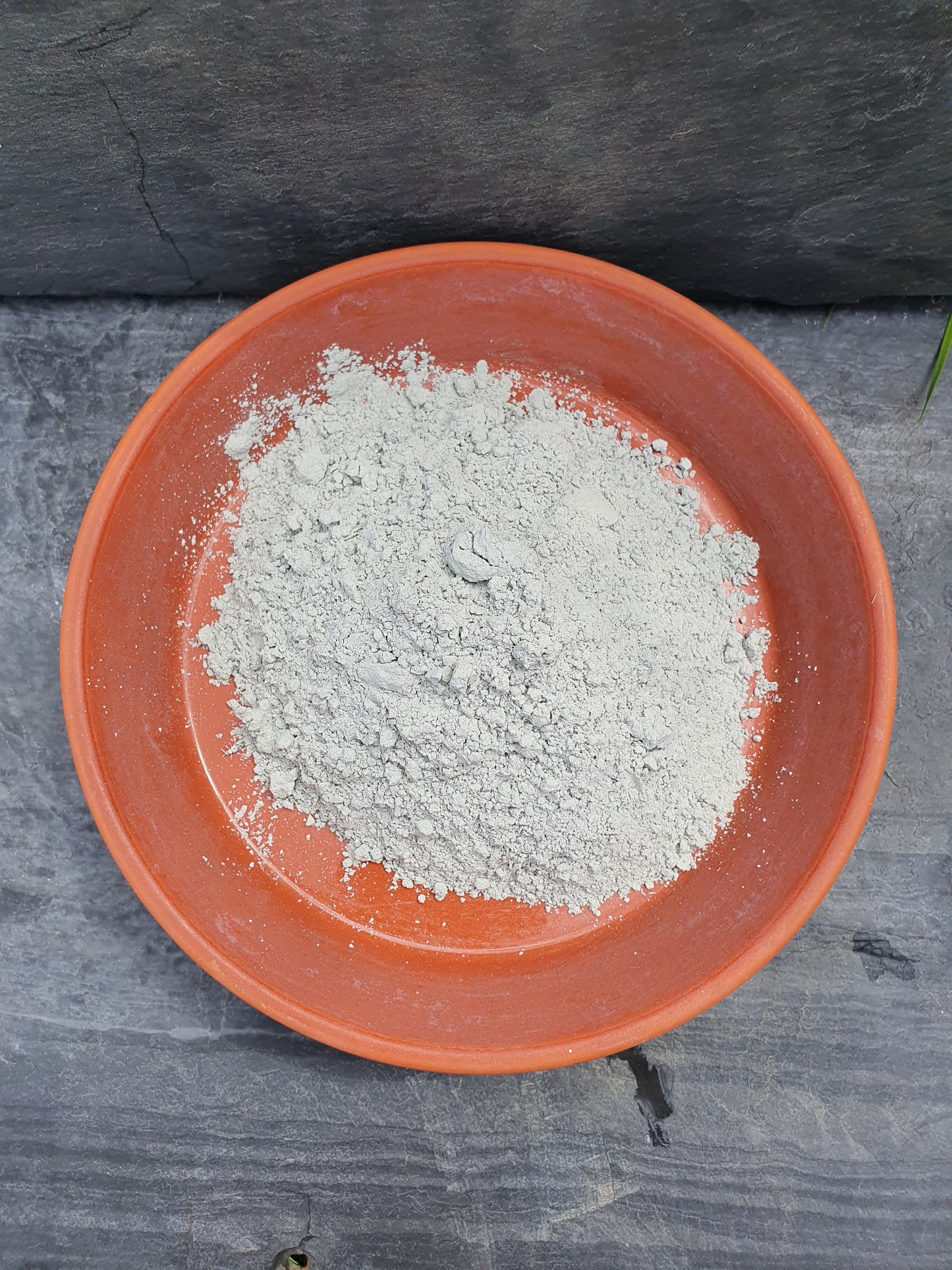 Urgesteinsmehl aus Franken Diabas Mineraldünger Bodenaktivator Staubbad Geflügel
