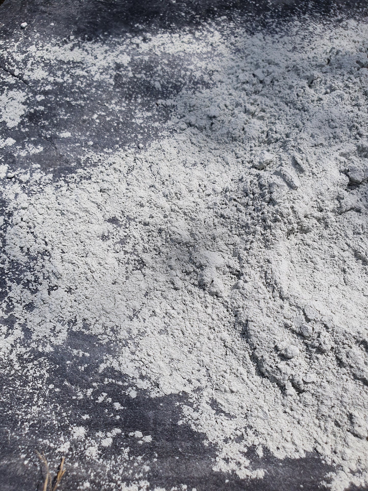 Urgesteinsmehl aus Franken Diabas Mineraldünger Bodenaktivator Staubbad 10 kg Eimer
